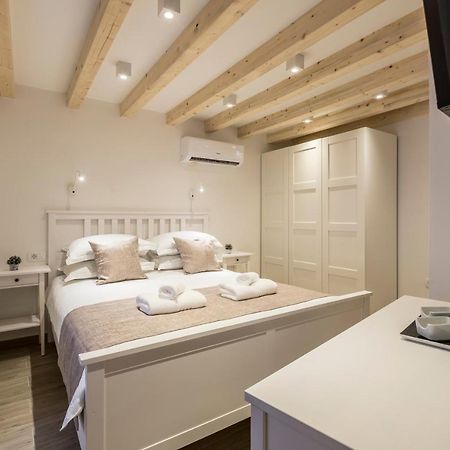 Cosmijeva Luxury Rooms Split Exteriör bild