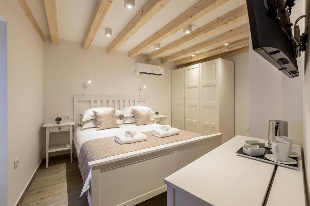 Cosmijeva Luxury Rooms Split Exteriör bild